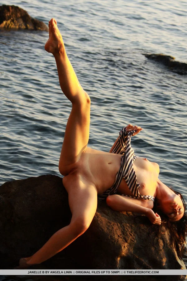 Brunette chick Janelle B works free of her swimsuit on a rock in the sea  - Beach, Teen, Outdoor, Glamour, Model, Spreading, Close Up, Shaved, Babe, Masturbation  - Photo 7