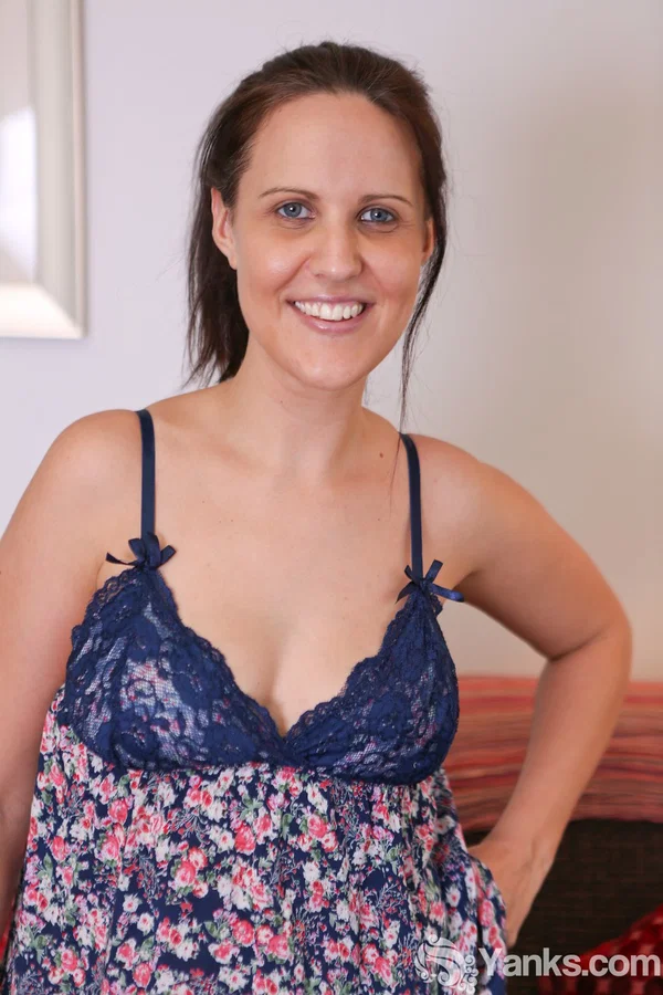 Amateur brunette fatty Sasha sheds her shorts & spreads her shaved pussy wide  - MILF, Undressing, Amateur, Panties, Pretty, PAWG, Pussy, Clothed, Shorts, Ass  - Photo 1