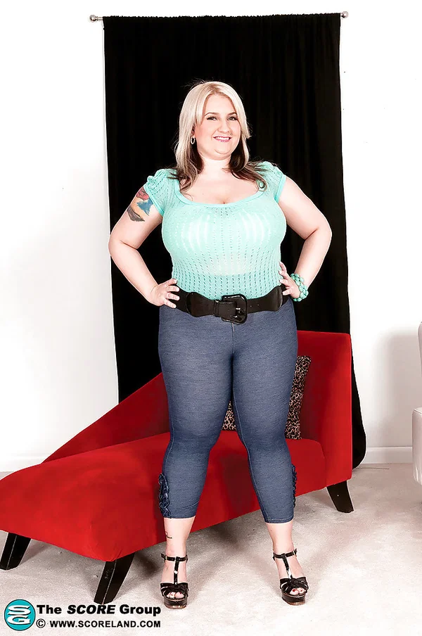 Fat and busty blonde Porsche Dali exposing her big ass and boobs  - SSBBW, BBW, Chubby, Big Tits, Curvy, Thick, Spreading, Legs, Ass, Natural Tits  - Photo 1