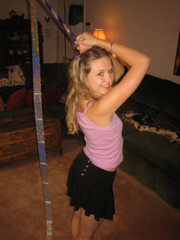 blonde teen amateur Kitty doffs her clothes and poses naked at her home  - Amateur, Asian, MILF, Teen, Cute, Brunette, Skinny  - Photo 2