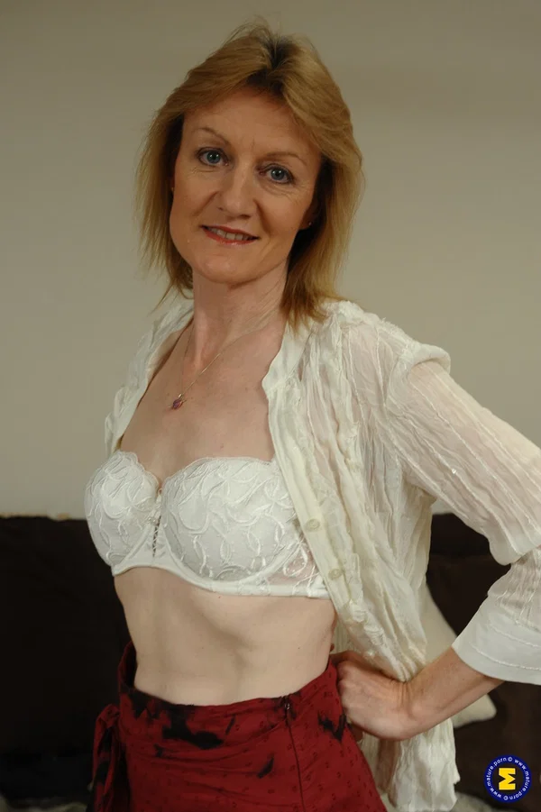 Mature housewife JJ strips to nylons and garters before masturbation session  - Granny, Mom, Mature, Amateur, Skinny, Non Nude, European, Spreading, Pussy  - Photo 5