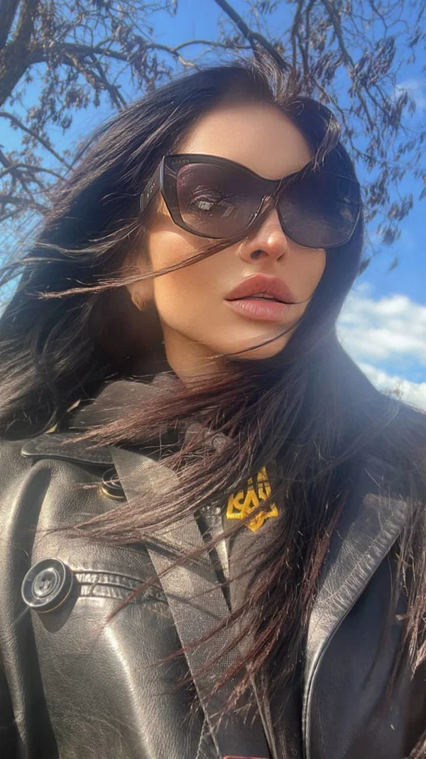 Solo girl Caroline Deam changes her outfits during a non-nude engagement  - Glasses, Non Nude, Outdoor, Amateur, Sexy, Skinny, Babe, Beautiful, Solo, Brunette  - Photo 8