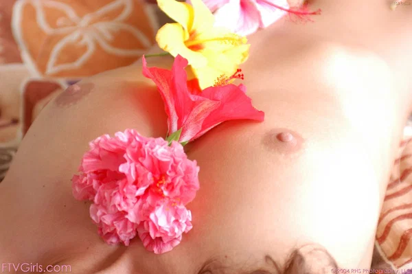 Gorgeous amateur babe Isabella flaunts her perfect boobs and tasty muff  - Babe, Amateur, Glamour, Big Tits, Beautiful, Solo, Model, Pussy, Feet  - Photo 10