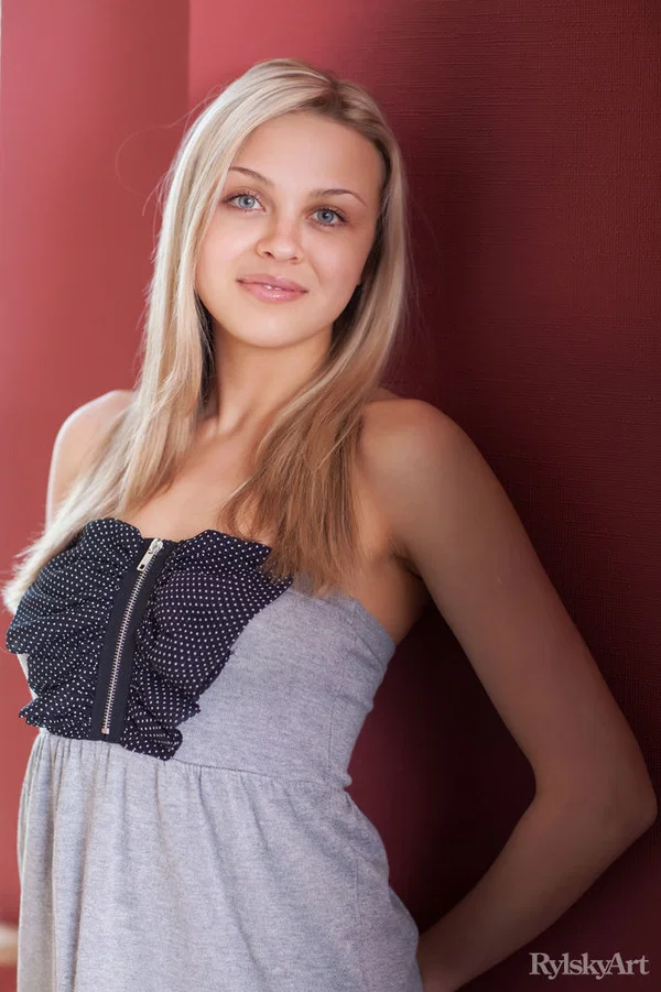 Nice blonde teen Luciana ears a peach while showing her naked beauty  - Czech, Teen, Blonde, Spreading, European, Model, MILF, Babe, Pussy, Shaved  - Photo 1