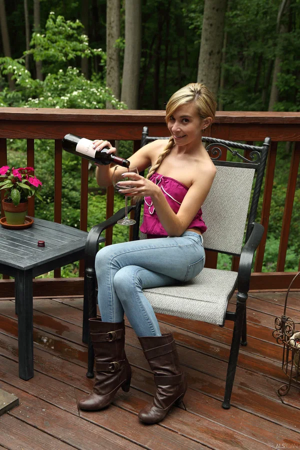 Thin teen Kylie Nicole unveils her tits & plays with a twat stretcher outdoors  - Skinny, Petite, Nipples, Teen, Tiny Tits, Amateur, Jeans, Shaved, Beautiful, Outdoor  - Photo 1