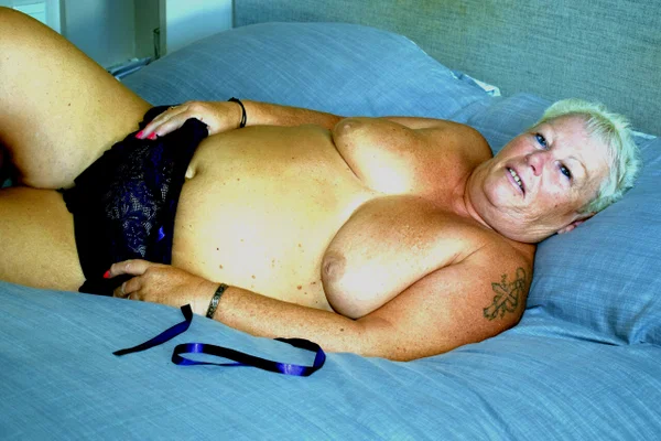 Older lady Princess Peachy finger strokes her pussy after going nude on a bed  - Mature, Saggy Tits, Chubby, BBW, Amateur, Curvy, Thick, Short Hair, Pussy, Tattoo  - Photo 3