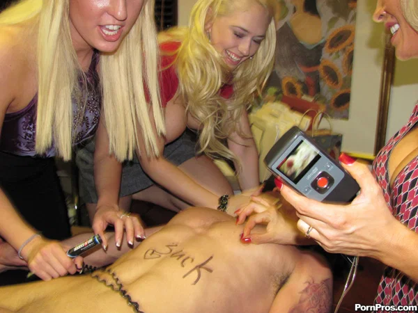 Sexy blonde Kagney Lynn Karter and her friends fuck a lucky stud at a party  - Teen, Big Tits, Cute, Pussy, Blowjob, Spreading, Blonde, Feet, Non Nude  - Photo 17
