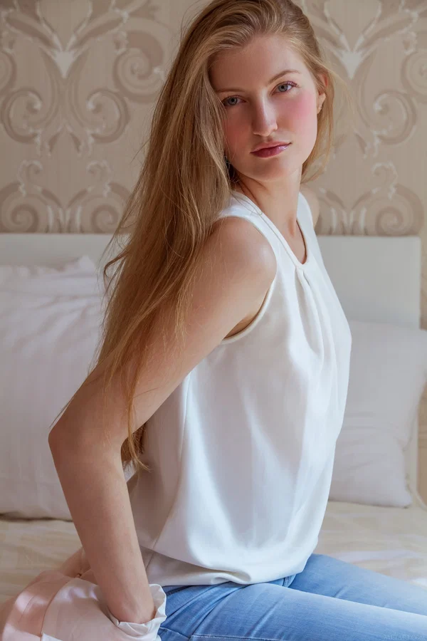 Angelic teen Bretona bares her beautiful body & shows off her yummy pussy  - Tall, Teen, Cute, Sexy, Undressing, MILF, Perfect, Feet, Glamour, Babe  - Photo 4