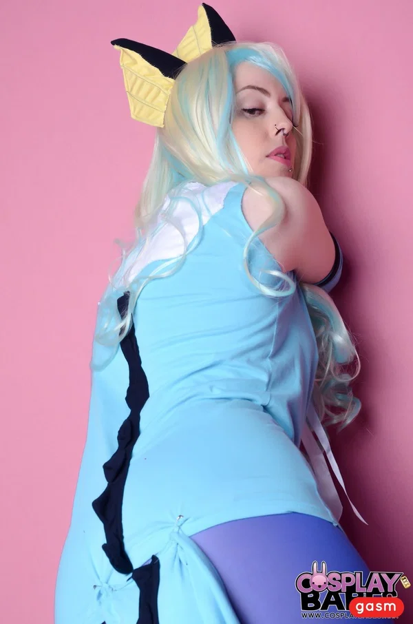 Blonde cosplay babe Skyler Synn spreads her legs and toys her twat  - Cosplay, British, Blonde, Pussy, White, Spreading, Non Nude  - Photo 8