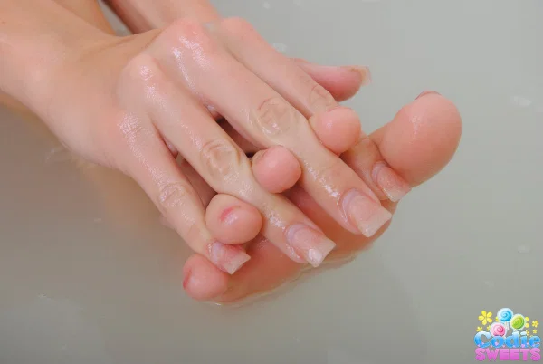 Young blonde girl Codie Sweets plays with her pretty feet while in a bathtub  - Feet, Underwater, Bath, Teen, Wet, Beautiful, Tiny Tits, Blonde, Cute, Babe  - Photo 9
