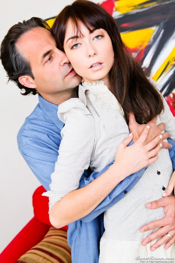 Hot girl Zoe Voss kisses her man friend after modelling in the nude  - Pornstar, Clothed, Kissing, Brunette, Hairy, Nipples, Skinny, Spreading, Natural Tits, High Heels  - Photo 12