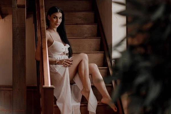 Brunette chick Roxy Mendez unveils her big tits on a set of stairs  - Lingerie, Big Tits, Piercing, Tattoo, Babe, Beautiful, Solo, Brunette, Amateur, Legs  - Photo 2