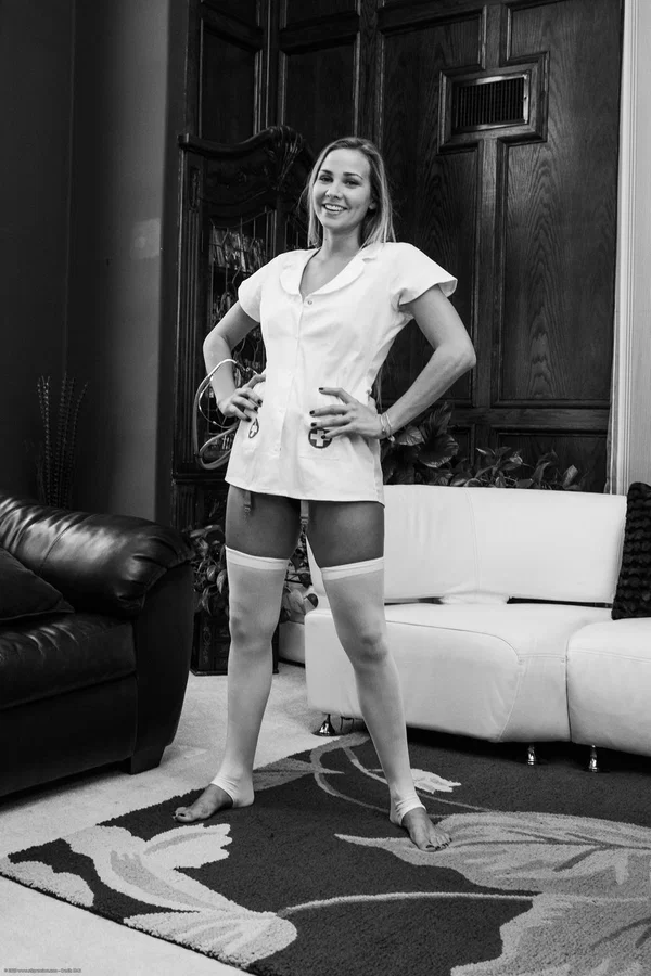 Courtney Dillon has her sexy ass captured on camera during shoot  - Reality, MILF, Amateur, Natural Tits, Ass, Outdoor, Blonde, Feet, High Heels, Legs  - Photo 16