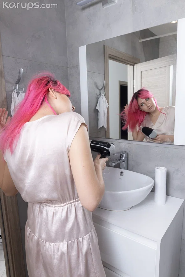 Pink-haired amateur teen Vicky Golden getting her bald pussy slammed deeply  - Amateur, Teen, Cute, White, European  - Photo 1
