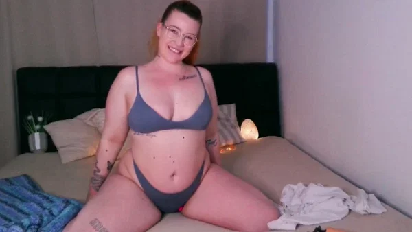 Chubby mom Sophia V shows her big ass and masturbates using sex toys on a bed  - Mom, Nurse, Amateur  - Photo 6