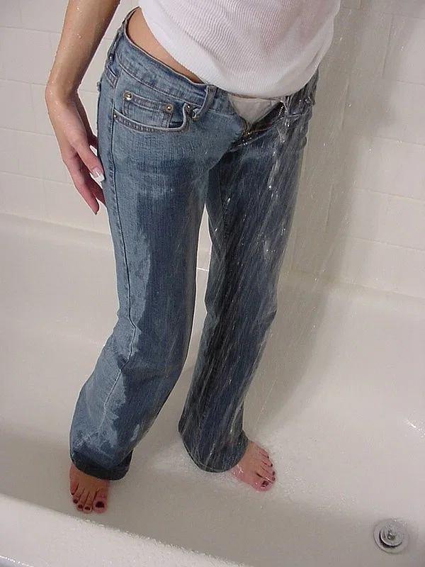 Beautiful Latina babe Anita Cervantes gives a handjob and toys her shaved cunt  - Wet, Handjob, Glasses, Latina, Jeans, Cumshot, Bath, Masturbation, Skinny, Pussy  - Photo 18
