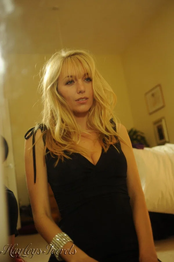 Blonde amateur Hayley Marie Coppin shows her great tits while getting dressed  - Natural Tits, Amateur, Blonde, MILF, Clothed, Lingerie, Big Tits, Close Up, Panties, Babe  - Photo 9