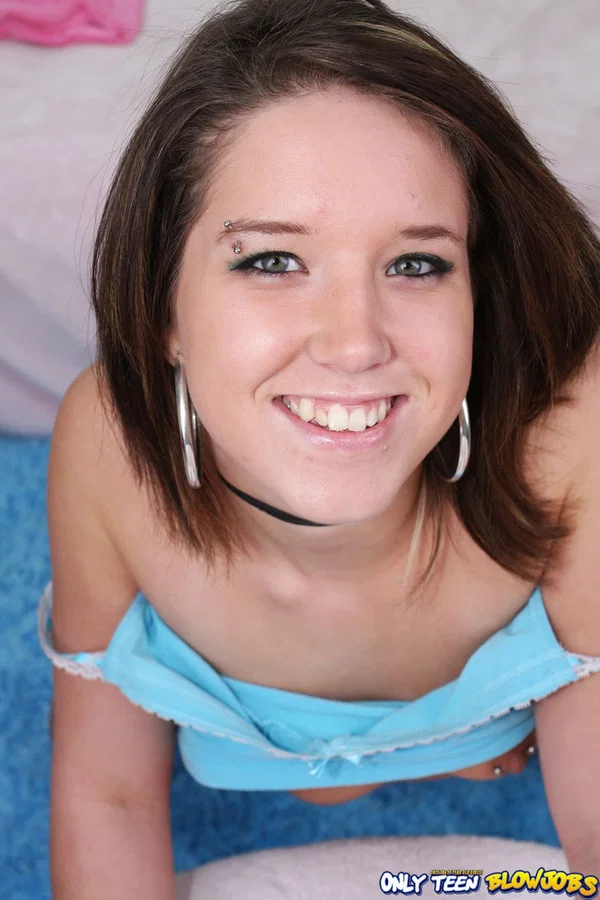 Brunette American beauty Nikkie Vixon spreads her hot teen ass on the bed  - Pornstar, Brunette, Non Nude, Pussy  - Photo 21