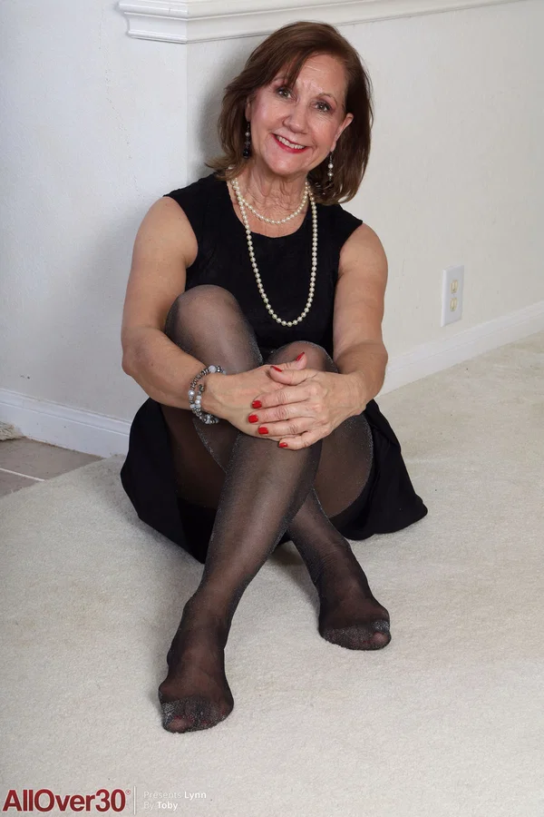 All Over 30 starring Elle Denay Nude Pictures  - Mature, Amateur, MILF  - Photo 6
