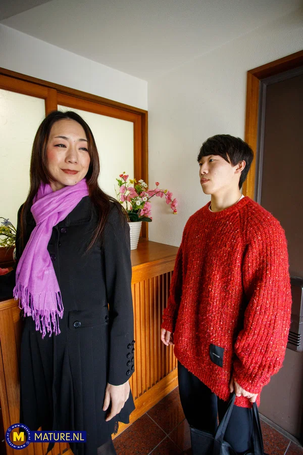 Cheating Japanese wife Miho Wakabayashi schools a young teen boy  - Japanese, European, Mature, Asian, MILF, Petite, Cheating, Amateur, Non Nude, Outdoor  - Photo 4