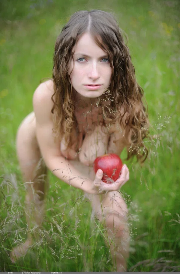 Sweet petite babe Ekitti lets out her big tits and poses outdoors in a solo  - Outdoor, Teen, Cute, Curly, Big Tits, Beautiful, Pussy, Babe, Skinny, Shaved  - Photo 17