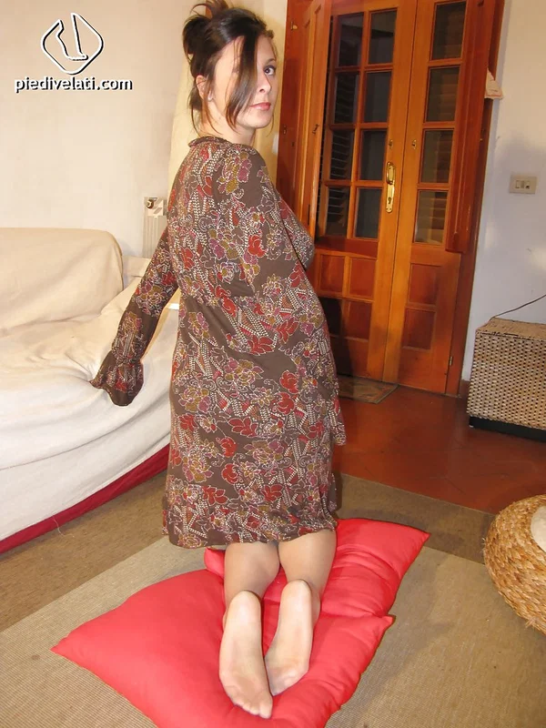 Alluring big tit brunette babe Elena showing her foot fetish passion  - Pantyhose, Legs, Non Nude, Feet, Clothed, Babe, Close Up, Beautiful, Brunette, Boots  - Photo 15