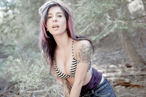 Astounding amateur milf Joanna Angel is masturbating outdoors  - Amateur, MILF, Tattoo, Shorts, Arab, Ass, Masturbation, Pussy, Close Up, Clothed  - Photo 6