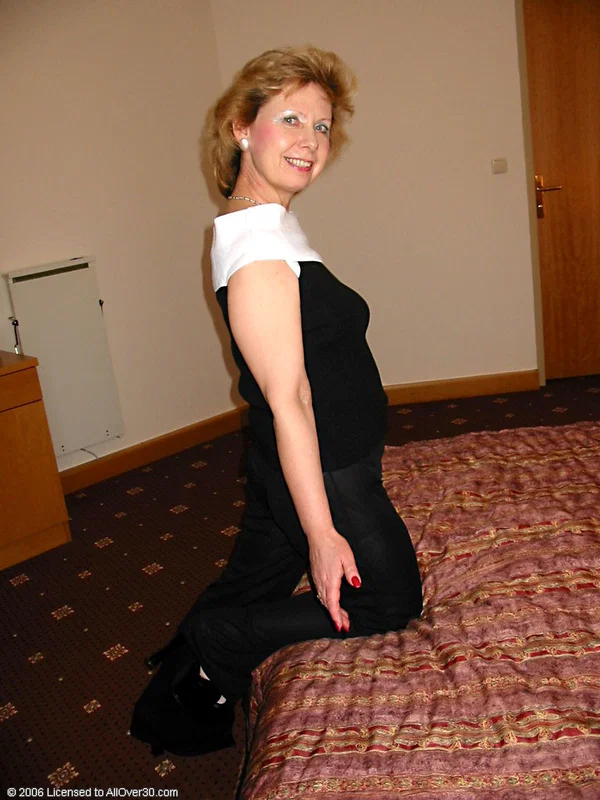 Mature blonde Mischa unleashes her big natural tits and toys her beaver  - Mature, Amateur, Saggy Tits, Big Tits, Undressing, Lingerie, Stockings, Pussy, Short Hair, Spreading  - Photo 2