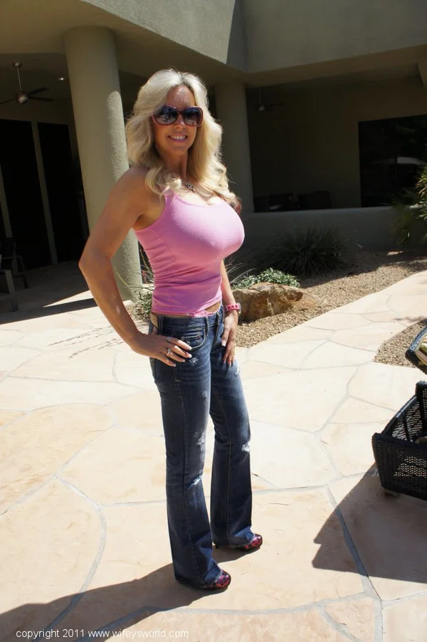 Sweet busty mature lady in pink panties Wifey posing outdoor  - Big Tits, Outdoor, Glasses, MILF, Jeans, Wife, Panties  - Photo 9