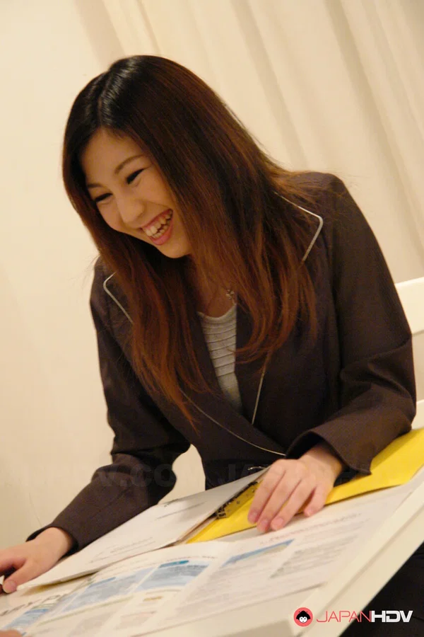 Japanese secretary Yuria Kanno gives her boss a blowjob during a lunch break  - Japanese, Asian, Reality, Blowjob, Brunette, Non Nude  - Photo 2