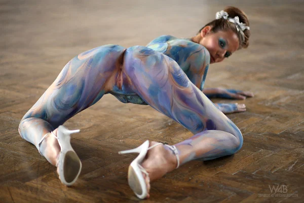 Solo model with nice tits models naked but covered in body paint  - Fetish, Glamour, Big Tits, Czech, Babe, Beautiful, Ass, Pussy, High Heels, Model  - Photo 11