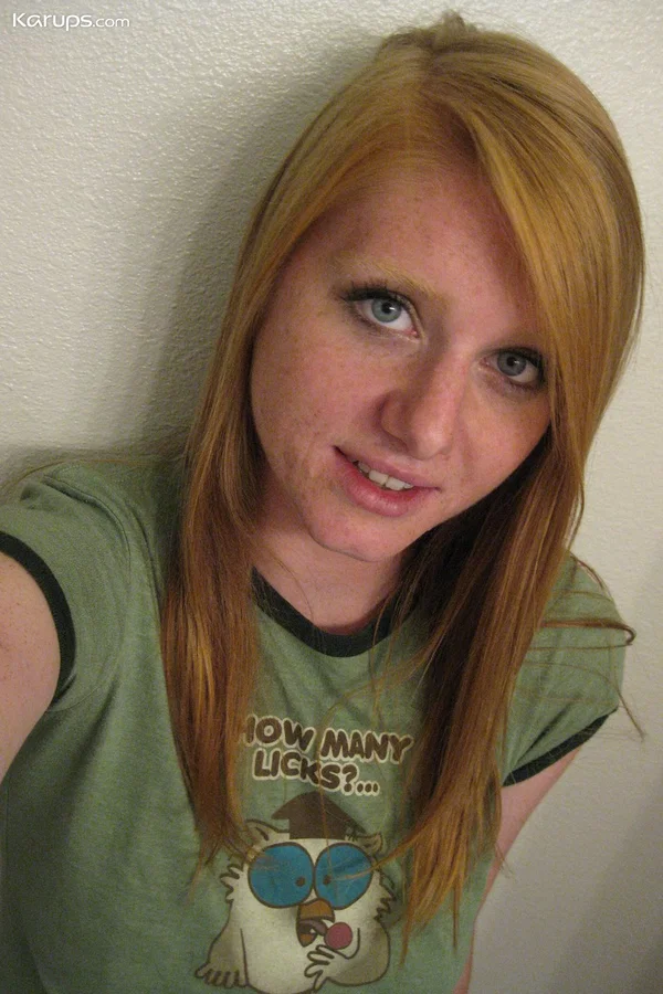 Amateur cutie Cleo revealing her juicy boobs and booty in the mirror  - Amateur, Redhead, Teen, Big Tits, Non Nude, Cute, White  - Photo 5
