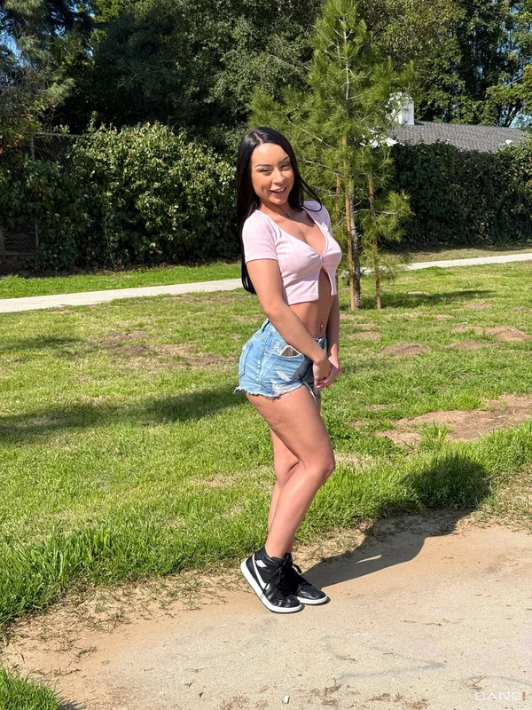 Short Latina Cara Mella reveals her great ass before sucking & fucking in POV  - Latina, German, Hardcore, Feet, Non Nude, Outdoor, Blowjob, Brunette, Pussy, Legs  - Photo 3