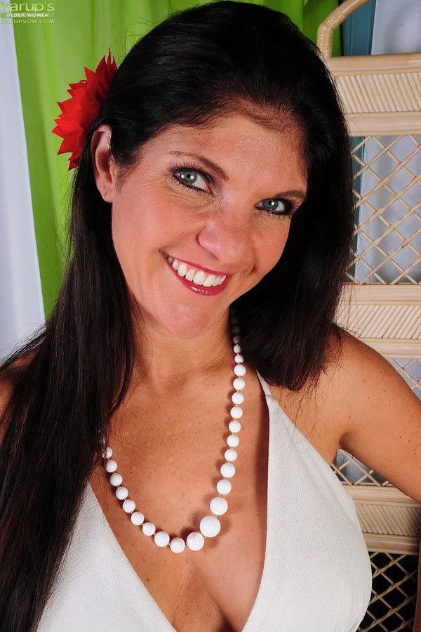 Mature Coralyn Jewel displays her tits, licks her toes & spreads her twat  - Mature, MILF, Amateur, Pussy, Shaved, Upskirt, Big Tits, Legs, Masturbation, Panties  - Photo 1
