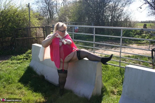 Obese UK blonde Lexie Cummings shows her big ass and pussy while outdoors  - Granny, BBW, Public, Lingerie, Chubby, Amateur, Curvy, Thick, Stockings, Blonde  - Photo 12