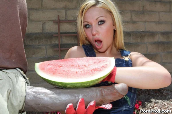 Blonde gardener Brianna St.James nailed by a big black cock on the job  - Teen, Pussy, Anal Gape, Cute, Outdoor, Spreading, Blowjob, Non Nude  - Photo 7