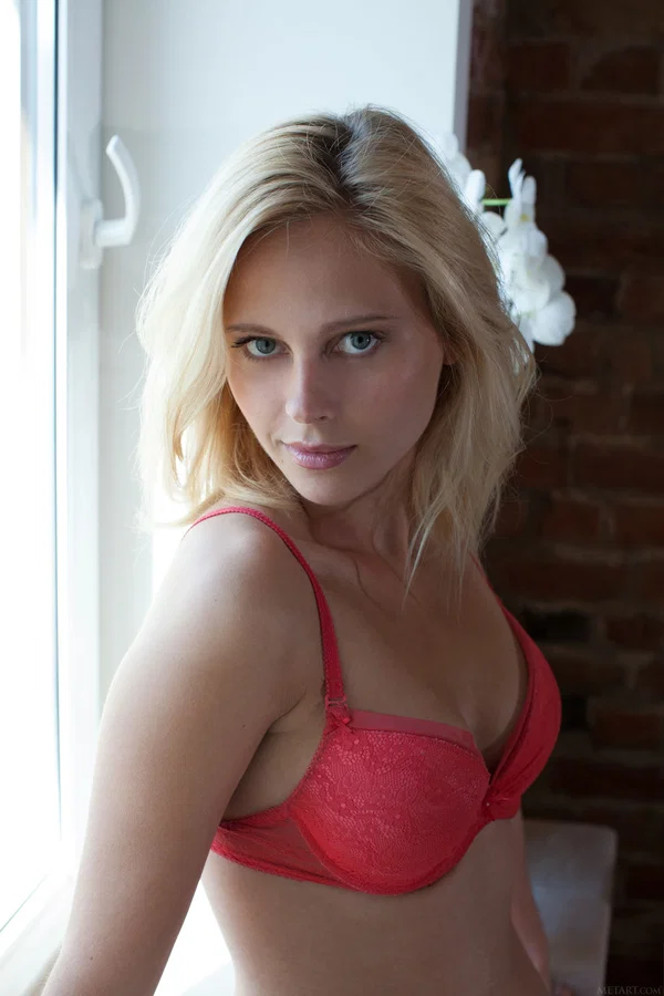 Met Art starring Skarlett Porn Pics  - Spreading, Teen, Perfect, Blonde, Sexy, Nipples, Pussy, Shaved, Undressing, Babe  - Photo 1