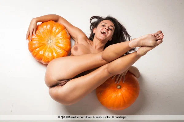 Naked brunette Sanita spreading naked with her pumpkins to show hairy beaver  - Hairy, Feet, Big Tits, Spreading, Pussy, European, Glamour, Ass, Close Up, Asshole  - Photo 2