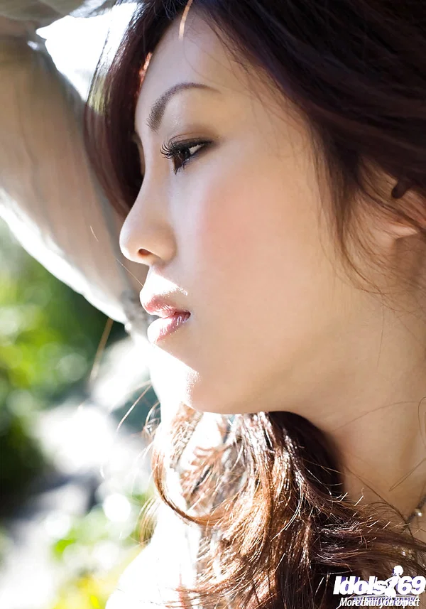 Seductive asian babe Shinohara Ryou uncovering her graceful body outdoor  - Asian, Japanese, Outdoor, Babe, Face, Skirt, Beautiful, Solo  - Photo 9