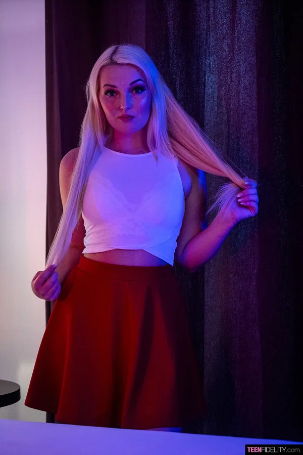 Czech teen Lovita Fate strips her clothes and lingerie to pose nude  - Czech, Teen, Cute, Blonde, Pornstar, White  - Photo 4