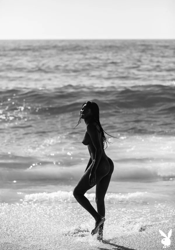 Glamorous French babe Naomi Nash exposes her sexy ebony curves on the beach  - Ebony, Beach, African, Wet, Ass, Perfect, Close Up, Natural Tits, Outdoor, Panties  - Photo 17
