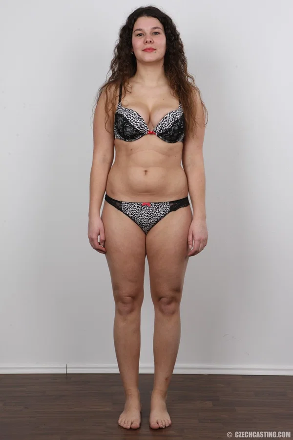Amateur girl with long wavy hair takes off all her clothes during solo action  - Teacher, Casting, Czech, BBW, Saggy Tits, Chubby, Amateur, Big Tits, Thick, Curvy  - Photo 7