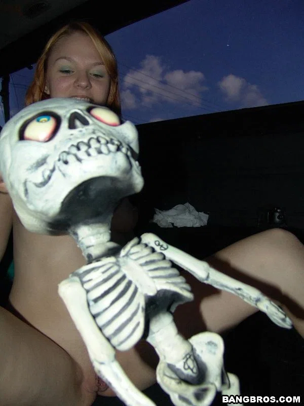 Ginger teen Alex teases with her big butt and gets rammed from behind in a van  - Public, Facial, Amateur, Pussy, Teen, Redhead, Ass, Jeans, White, Clothed  - Photo 13