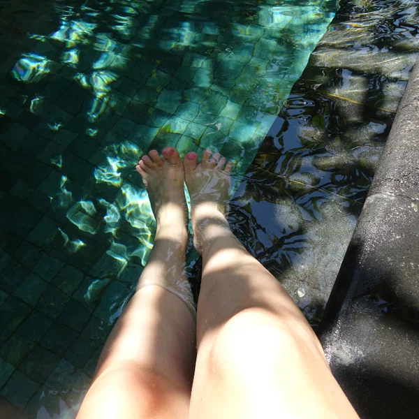 Amateur babe Elite Rose filming her sexy wet feet and toes outdoors  - Feet, Amateur, Close Up, Outdoor, Legs, Non Nude, Pretty, White  - Photo 8