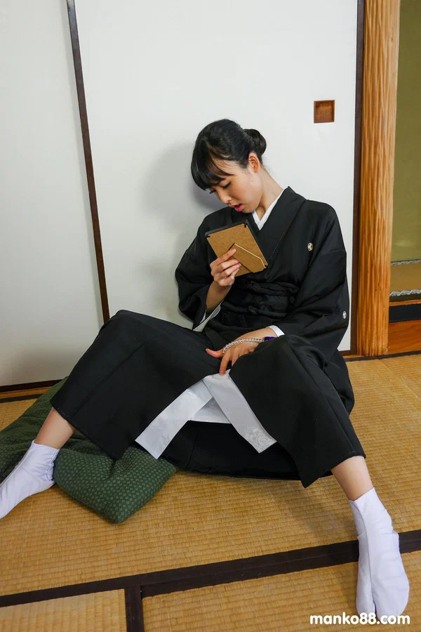 Japanese schoolgirl fingers herself & eats cum while giving a POV blowjob  - Japanese, Asian, Cumshot, Handjob, Reality, Blowjob, Socks, Big Cock, Ass, Schoolgirl  - Photo 2