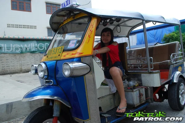 Pretty Asian Bew rides in a tuk tuk while showing her hot legs in booty shorts  - Thai, Mom, Asian, Amateur, Sexy, Tall, Skinny, British  - Photo 19