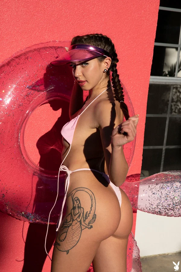 Glamorous babe Lauryn Wolfe strips off her pink bikini and poses naked outside  - Mom, Centerfold, Babe, Beautiful, Solo, Glamour, Model  - Photo 5