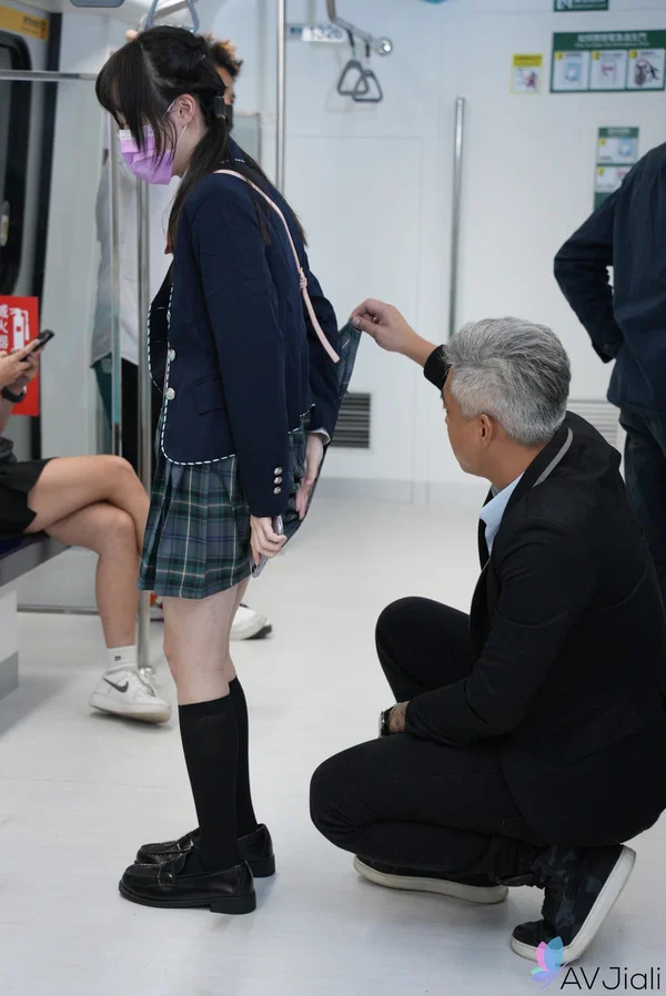 Asian schoolgirl Yuli has doggystyle sex with a senior on the train  - Chinese, Schoolgirl, Public, Asian, Small Cock, Short Hair, Blowjob, Outdoor, Non Nude  - Photo 9