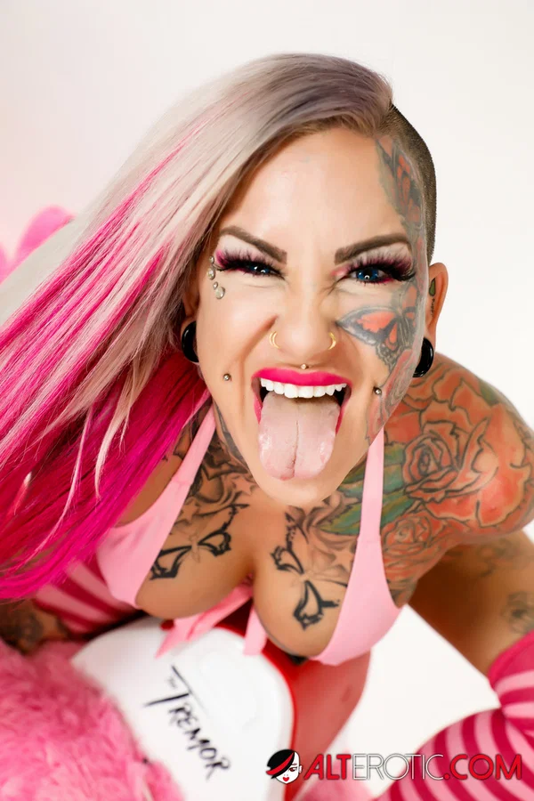 Tattooed model Evilyn Ink rides a sex machine in striped over the knee socks  - Tattoo, Piercing, Fake Tits, Big Tits, Fetish, Close Up, Masturbation, Nipples, Hairy, Stockings  - Photo 8