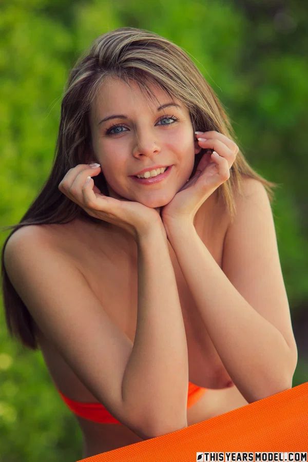Sweet teen Penny Kate sets her perky tits free of a tube top  - Teen, Amateur, Model, Shorts, Tiny Tits, Outdoor, Nipples, Undressing, Clothed, Panties  - Photo 8